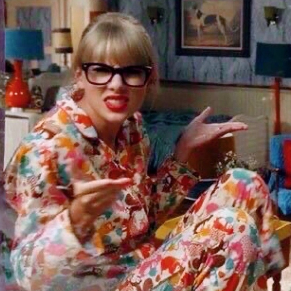 TAYLOR SWIFT Squirrel Pajama TOP ONLY Medium Eras Tour Album 2012